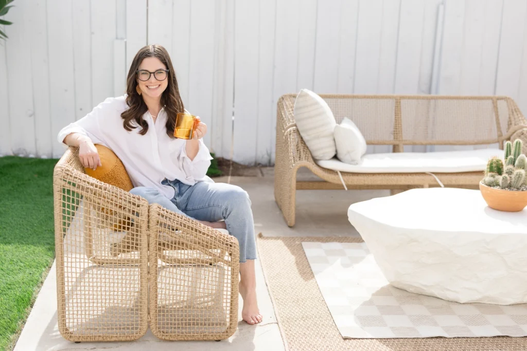 Allie, founder of Growth Story, sitting outside